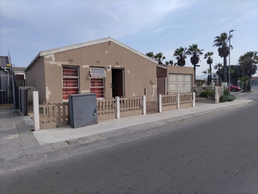 2 Bedroom Property for Sale in Strandfontein Village Western Cape